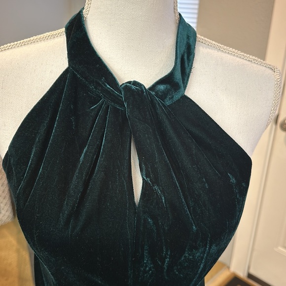 Velvet Forest Green Formal Dress by JULIA JORDAN - Picture 2 of 8